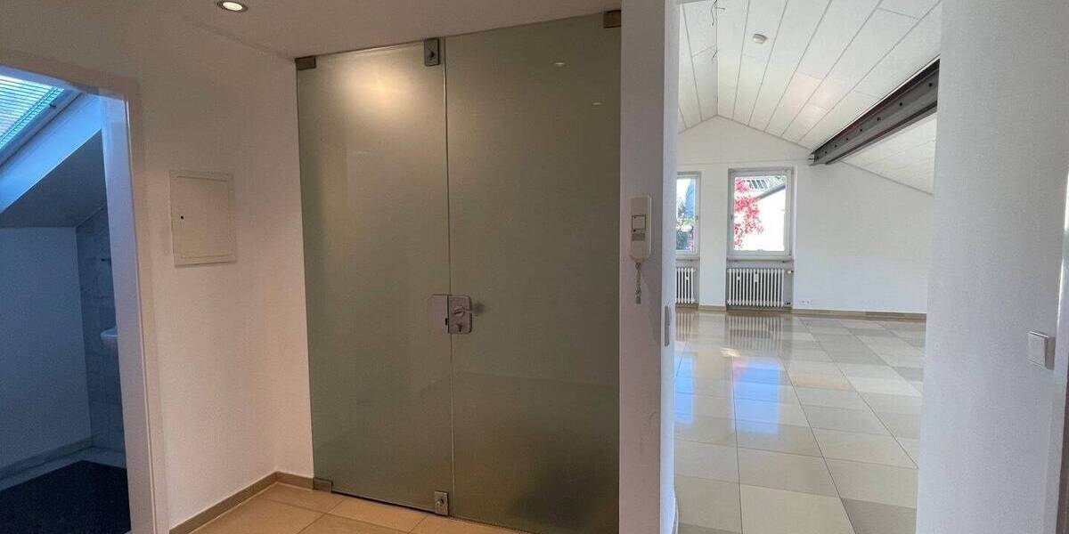 Exklusive Dachgeschosswohnung in ruhiger Lage 2 zimmer