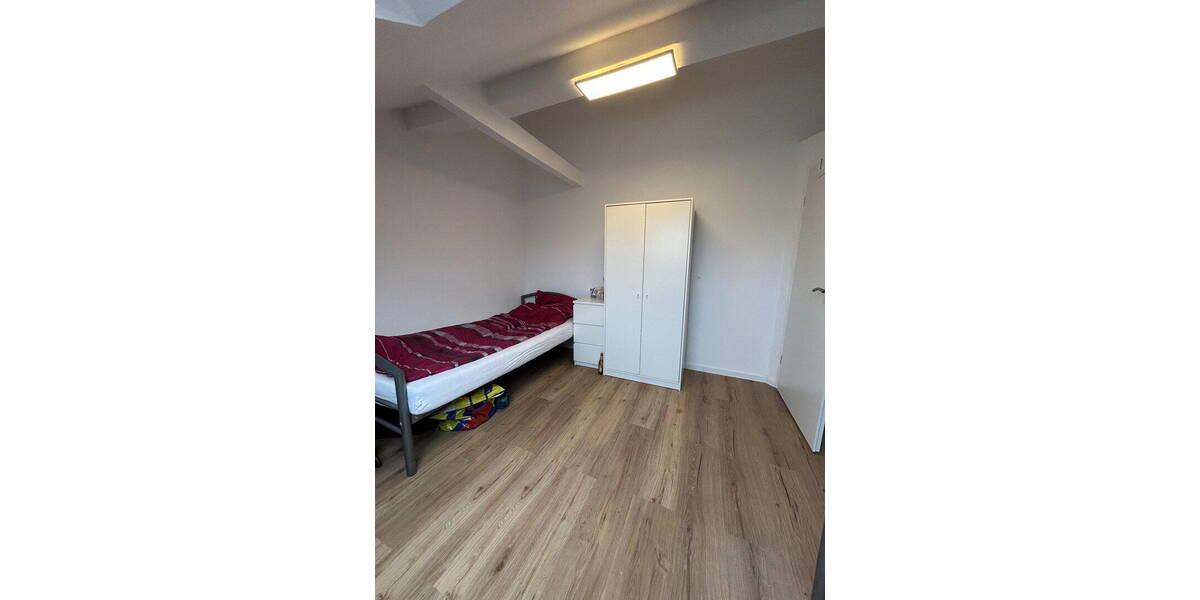 Etagenwohnung Karlsruhe Oststadt - 3 Zimmer, 15 m&sup2;, 450&euro; | Angebot:26791677