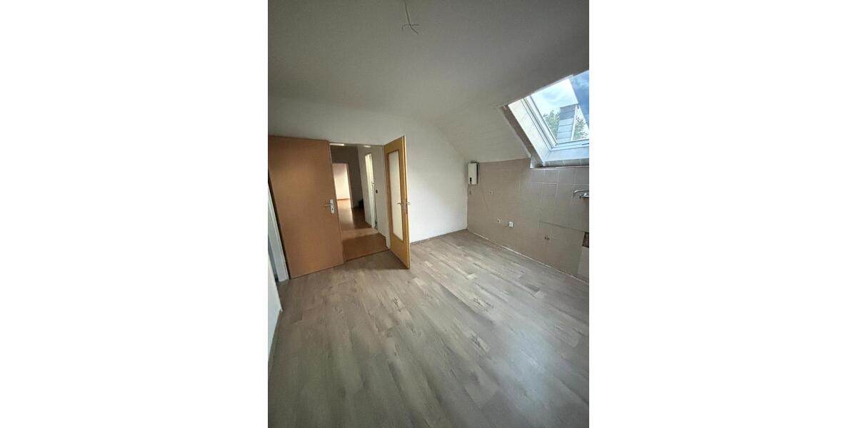 Dachgeschoßwohnung Aldenhoven - 4 Zimmer, 900&euro; | Angebot:21686253