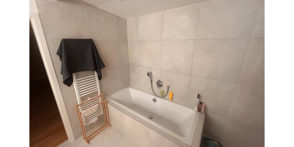Dachgeschoßwohnung Stuttgart Bad Cannstatt - 5 Zimmer, 145 m&sup2;, 2.660&euro; | Angebot:26384372