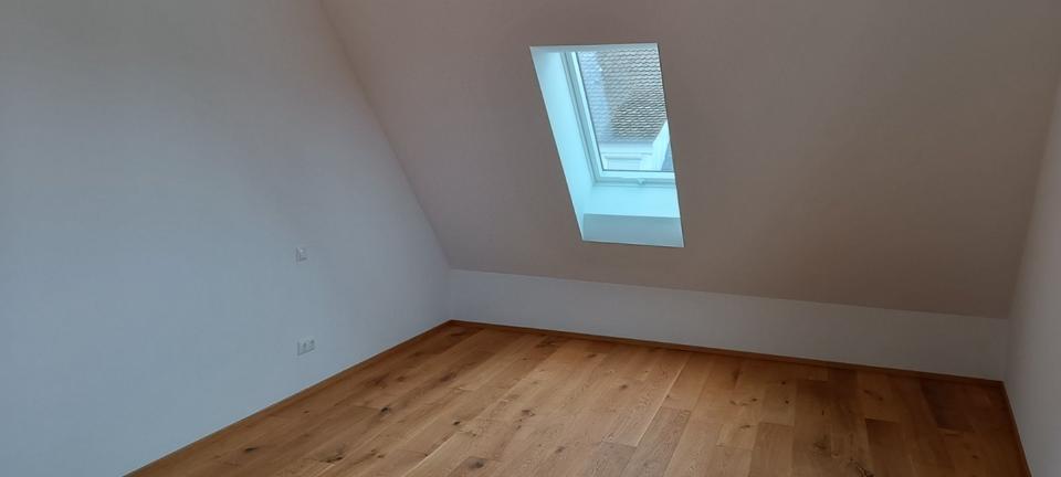 Dachgeschoßwohnung Oettingen in Bayern - 3 Zimmer, 103 m&sup2;, 1.200&euro; | Angebot:24877175