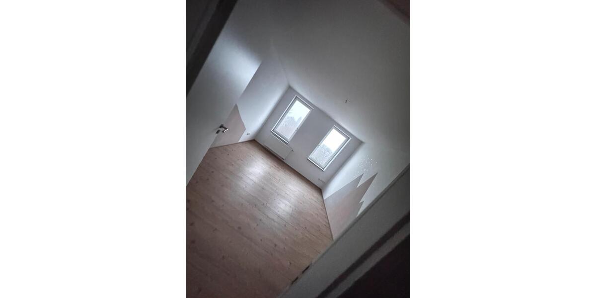 Dachgeschoßwohnung Coburg - 3 Zimmer, 80 m&sup2;, 650&euro; | Angebot:26039143