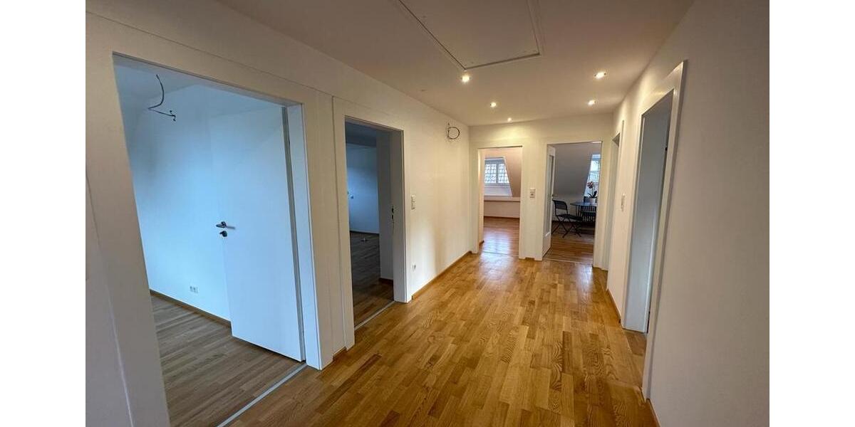 Dachgeschoßwohnung Baden-Baden Baden - 4 Zimmer, 84 m&sup2;, 1.400&euro; | Angebot:25053751