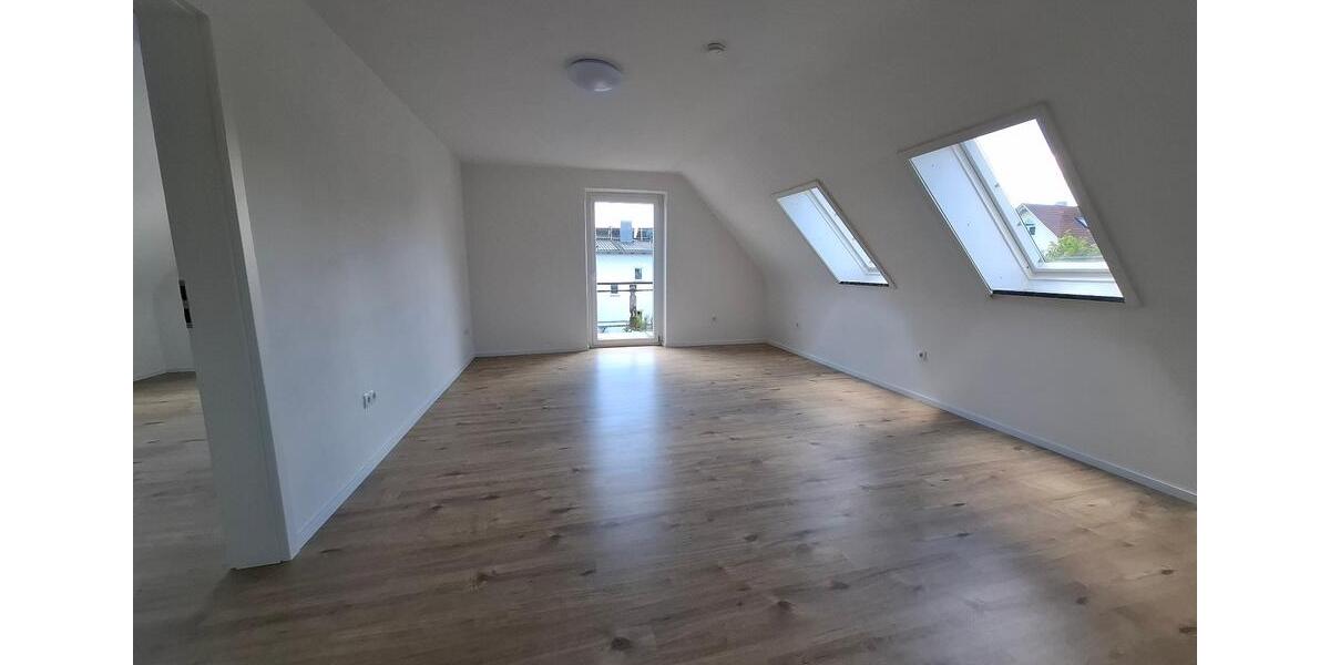Dachgeschoßwohnung Geisenhausen - 4 Zimmer, 91 m&sup2;, 990&euro; | Angebot:26636176