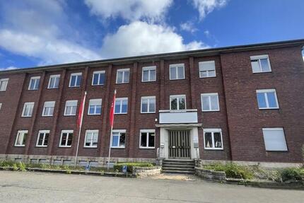 Großzügige Gewerbefläche mit Büros und Ausstellungs-Lagerräumen in Neheim-Hüsten zimmer