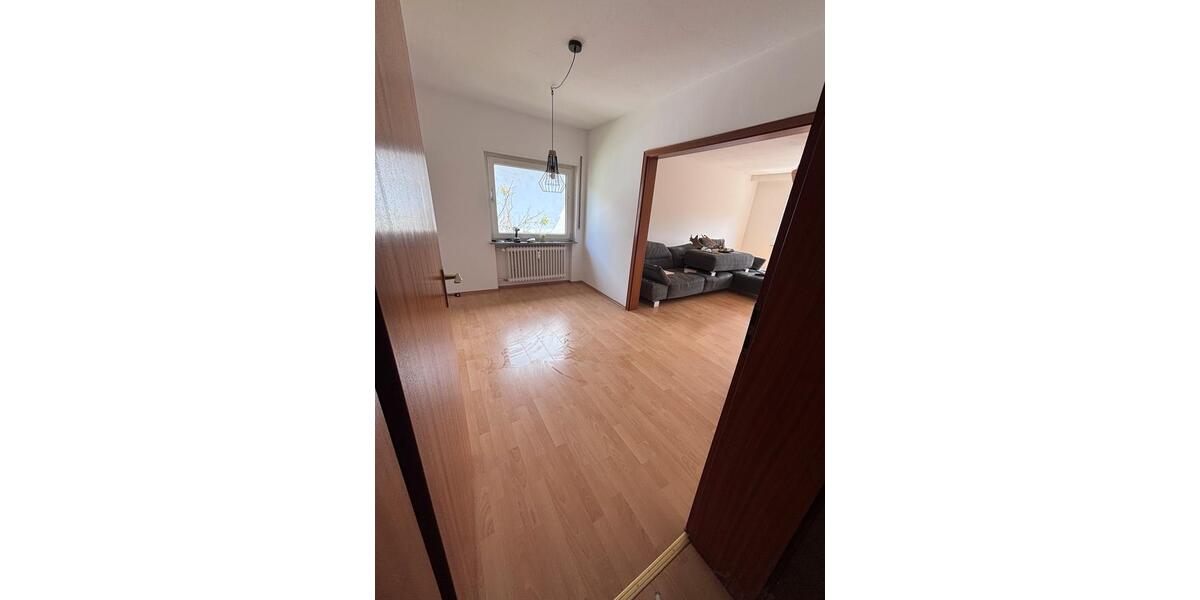 Etagenwohnung Östringen - 5 Zimmer, 100 m&sup2;, 1.000&euro; | Angebot:26488477