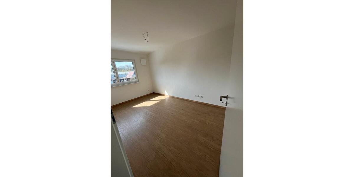 Etagenwohnung Knittlingen - 4 Zimmer, 100 m&sup2;, 1.400&euro; | Angebot:26048812