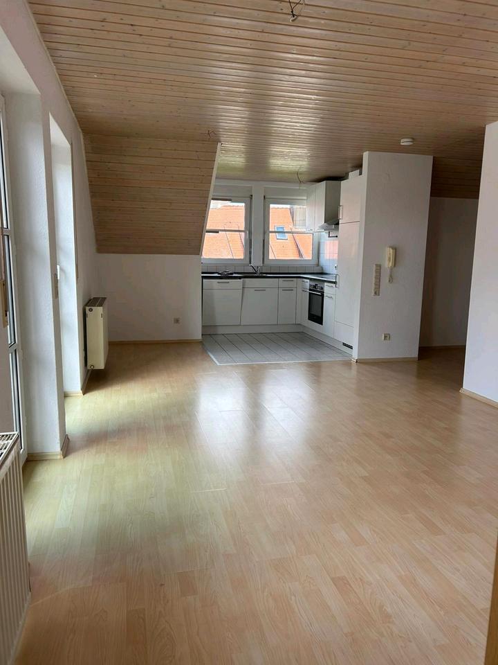 Helle 2 12 Zimmer-Wohnung
