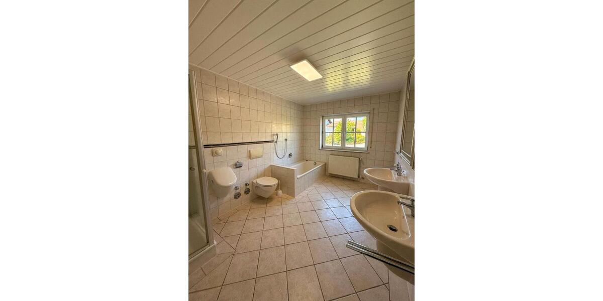 Erdgeschoßwohnung Steinwenden - 4 Zimmer, 150 m&sup2;, 1.450&euro; | Angebot:26592174