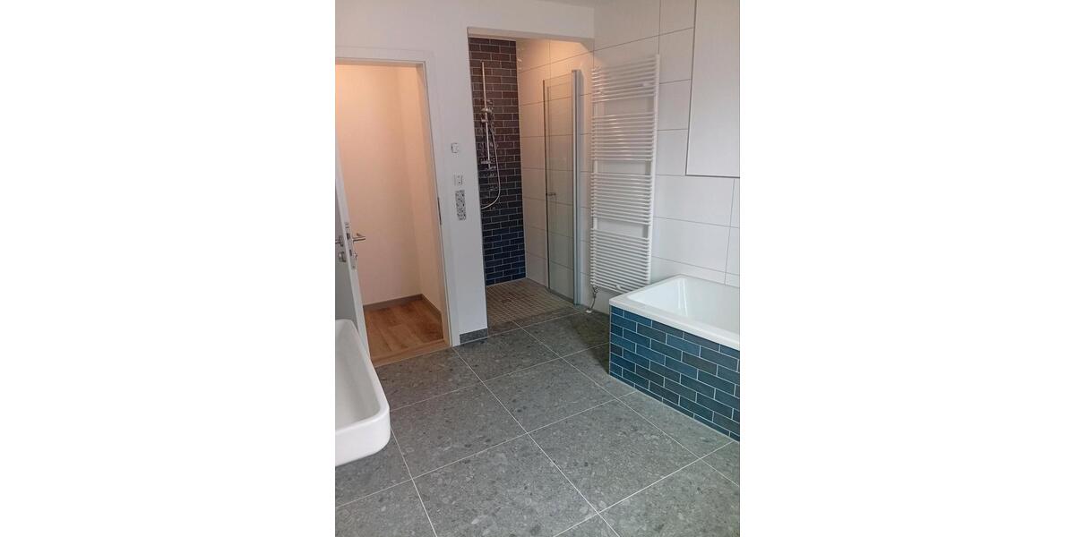 Etagenwohnung Kleinlangheim - 3 Zimmer, 120 m&sup2;, 1.200&euro; | Angebot:26566519