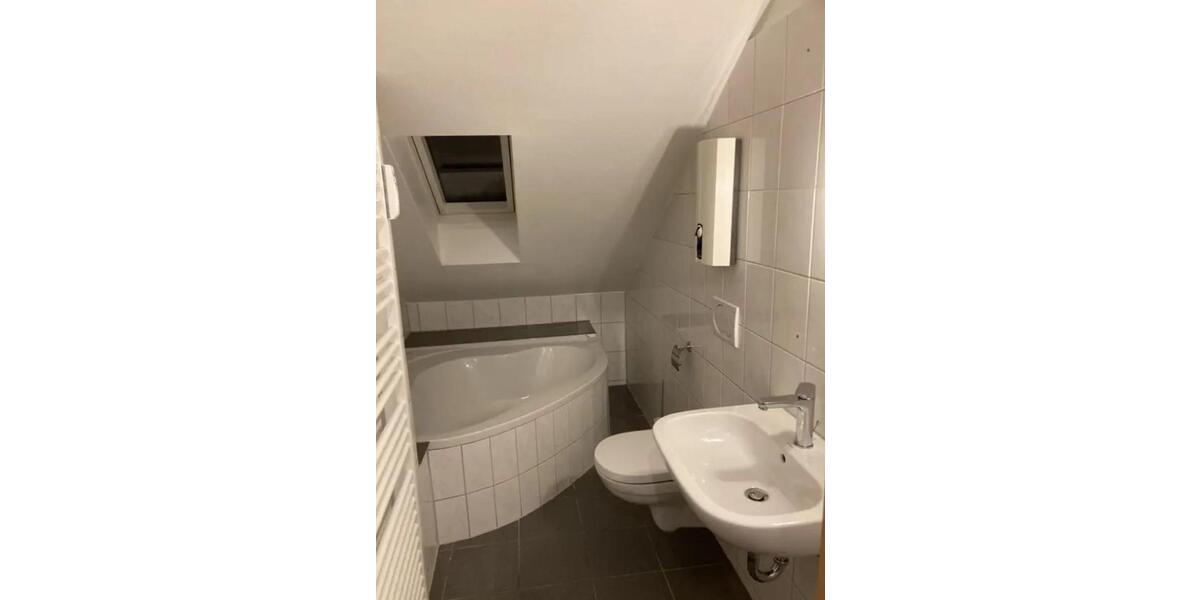 Charmante 2,5 Zimmer Dachgeschosswohnung - sofort bezugsfrei 2 zimmer