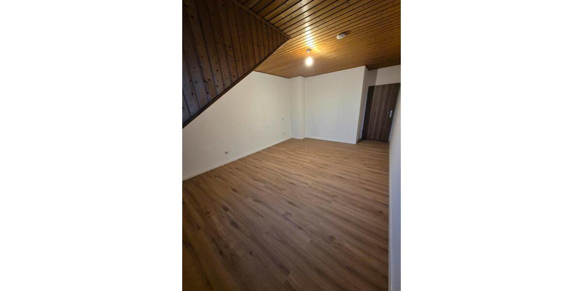 Dachgeschoßwohnung Dinslaken Hiesfeld - 2 Zimmer, 73 m&sup2;, 680&euro; | Angebot:25056427