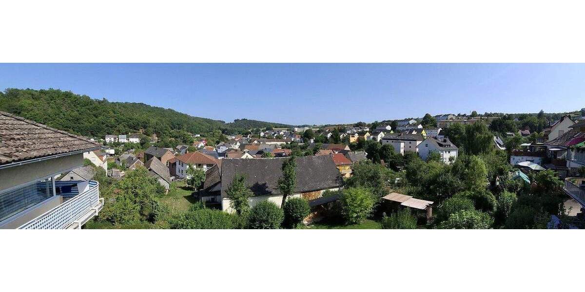 Großzügige 4-Zimmer-Wohnung (105 m²) mit Balkon, Weitblick, Kamin & Garage 4 zimmer