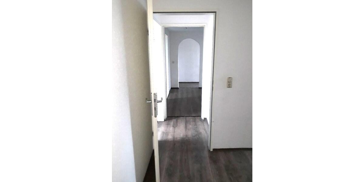 027005 - 4 ZKB Wohnung im 2. OG links zu vermieten 4 zimmer