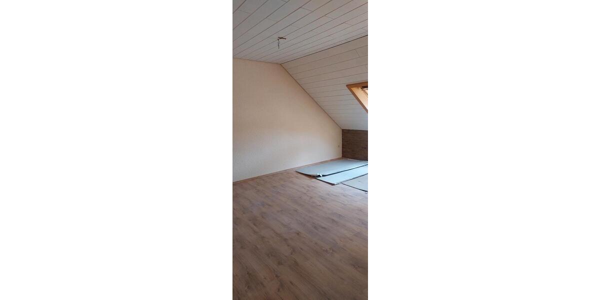 Dachgeschoßwohnung Duisburg Rheinhausen - 2 Zimmer, 75 m&sup2;, 950&euro; | Angebot:26532670