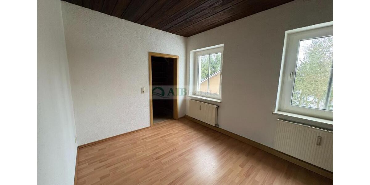 Dachgeschoßwohnung Olbernhau - 4 Zimmer, 112 m&sup2;, 670&euro; | Angebot:26086392