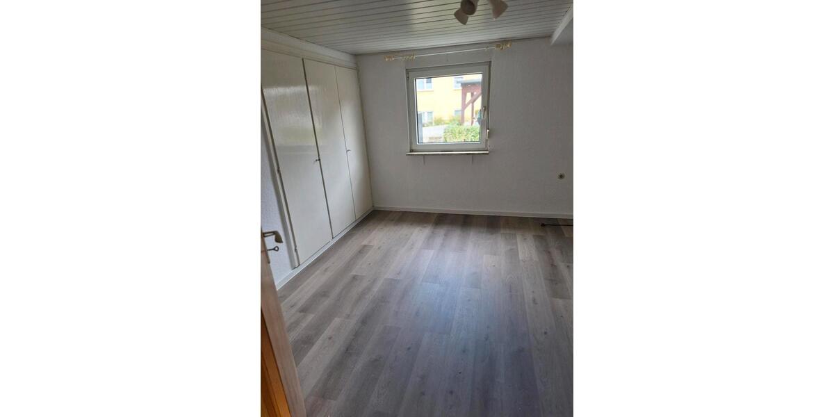 Dachgeschoßwohnung Wetter (Hessen) - 3 Zimmer, 68 m&sup2;, 700&euro; | Angebot:26646565