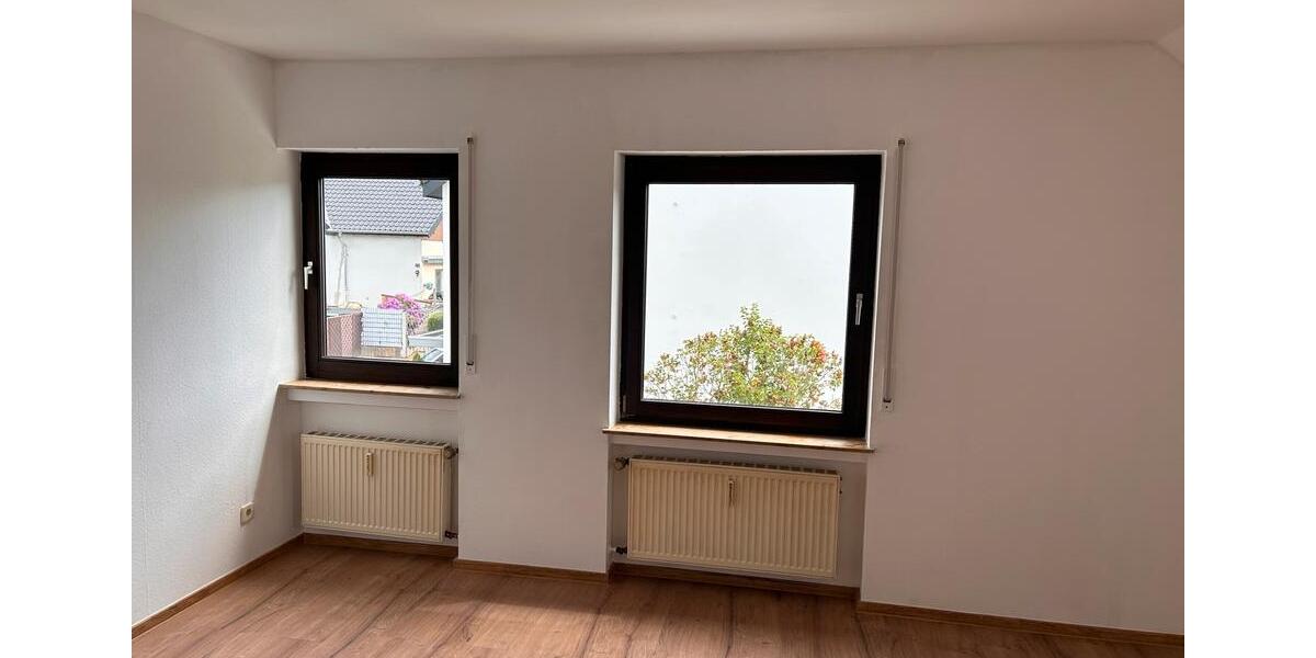 Etagenwohnung Bonn - 3 Zimmer, 95 m&sup2;, 1.300&euro; | Angebot:26582024