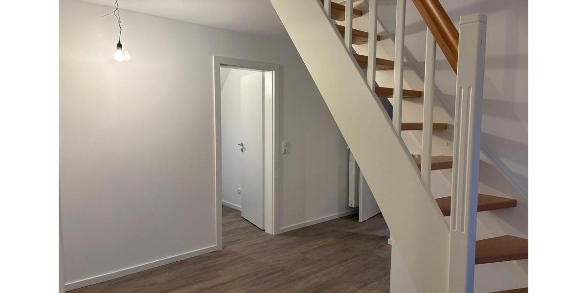 Dachgeschoßwohnung Cuxhaven Groden - 2.5 Zimmer, 50 m&sup2;, 600&euro; | Angebot:25823958
