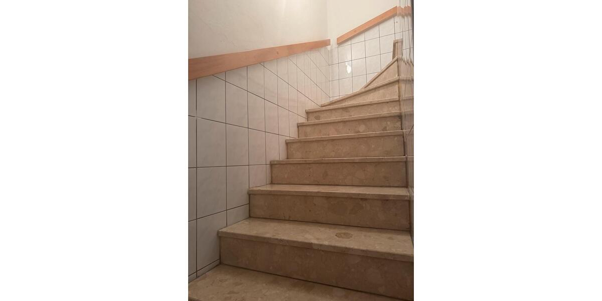 Etagenwohnung Lehrte - 3 Zimmer, 122 m&sup2;, 800&euro; | Angebot:26612180