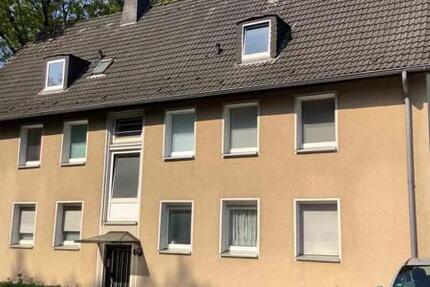 Bezahlbares Raumwunder: Gemütliches Dachgeschoß mit Einbauküche! Frei ab sofort zimmer