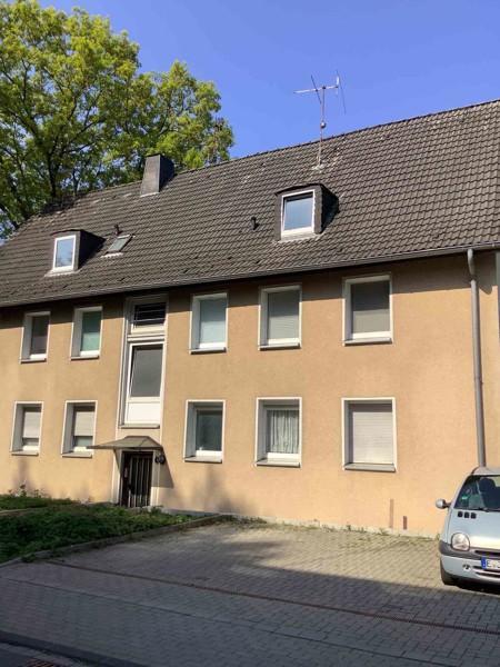 Bezahlbares Raumwunder: Gemütliches Dachgeschoß mit Einbauküche! Frei ab sofort zimmer