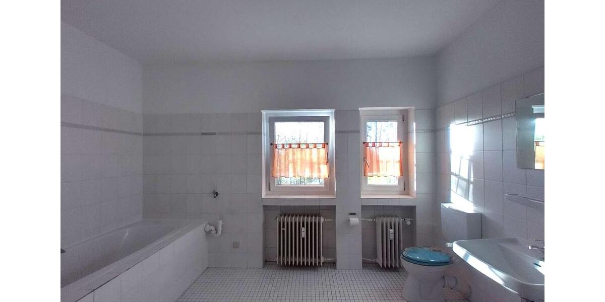 Erdgeschoßwohnung Hennef (Sieg) - 3 Zimmer, 150 m&sup2;, 1.350&euro; | Angebot:26461049