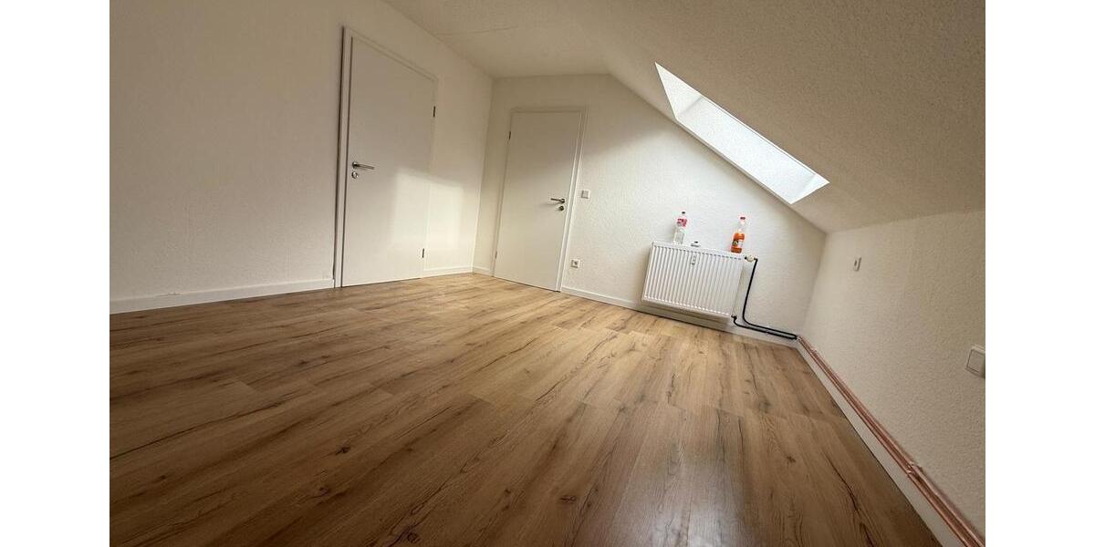 Dachgeschoßwohnung Lage - 2.5 Zimmer, 73 m&sup2;, 600&euro; | Angebot:25171871