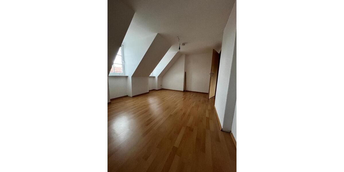 Dachgeschoßwohnung Querfurt - 2.5 Zimmer, 74 m&sup2;, 407&euro; | Angebot:25979197