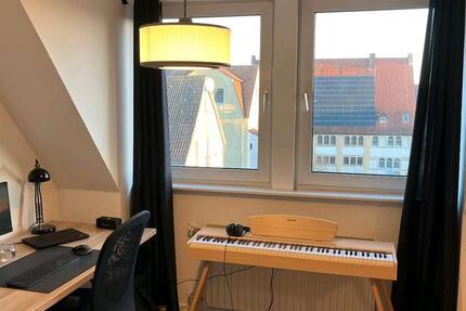 Gemütliche Dachgeschoss-Wohnung mit EBK 3 zimmer