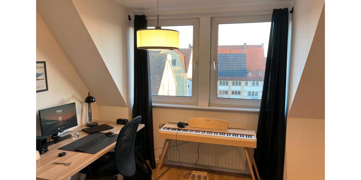 Gemütliche Dachgeschoss-Wohnung mit EBK 3 zimmer