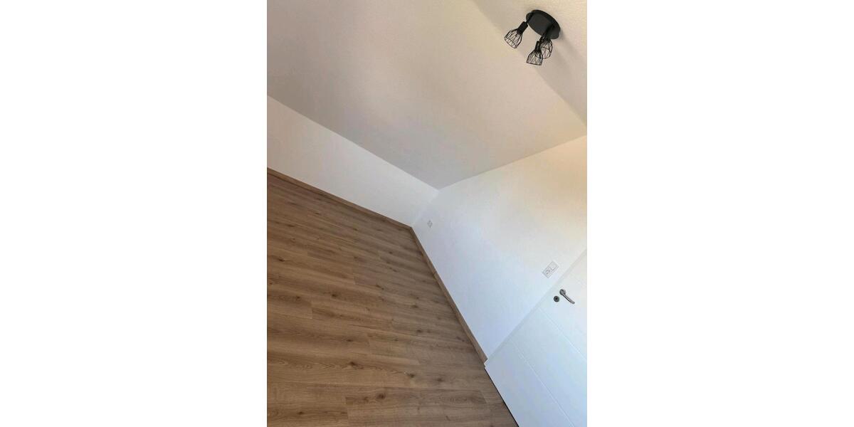 Dachgeschoßwohnung Bad Salzdetfurth - 4 Zimmer, 90 m&sup2;, 650&euro; | Angebot:25047514