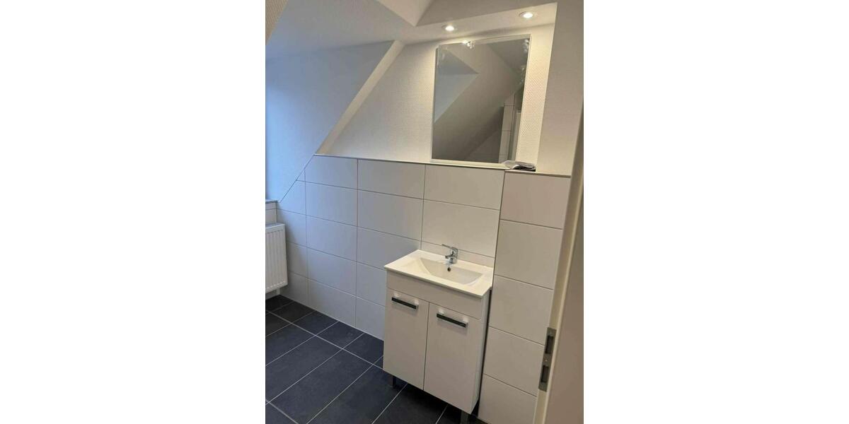 Dachgeschoßwohnung Wiesbaden Südost - 2 Zimmer, 61 m&sup2;, 660&euro; | Angebot:25811215