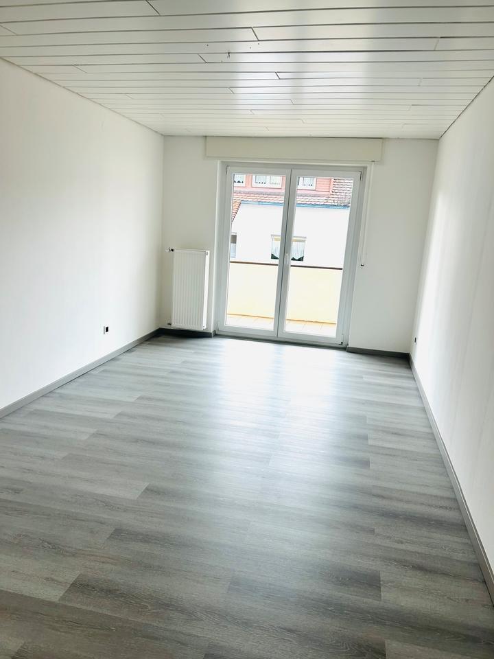stilvolle, renovierte 3-Zimmerwohnung mit Balkon in Karlsruhe zimmer