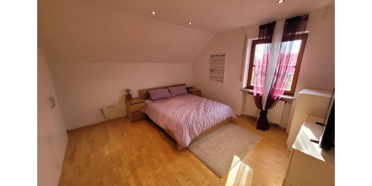 Dachgeschoßwohnung Allershausen - 3 Zimmer, 100 m&sup2;, 1.400&euro; | Angebot:25305072
