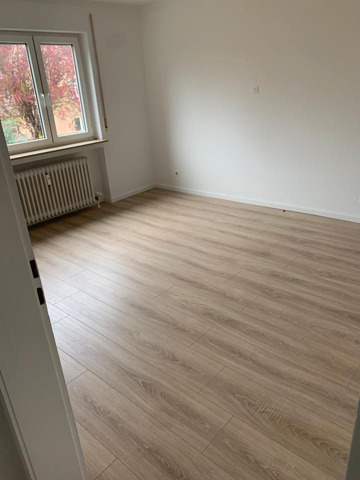Vollständig renovierte 3 Zimmer Wohnung, mit Balkon und EBK zimmer
