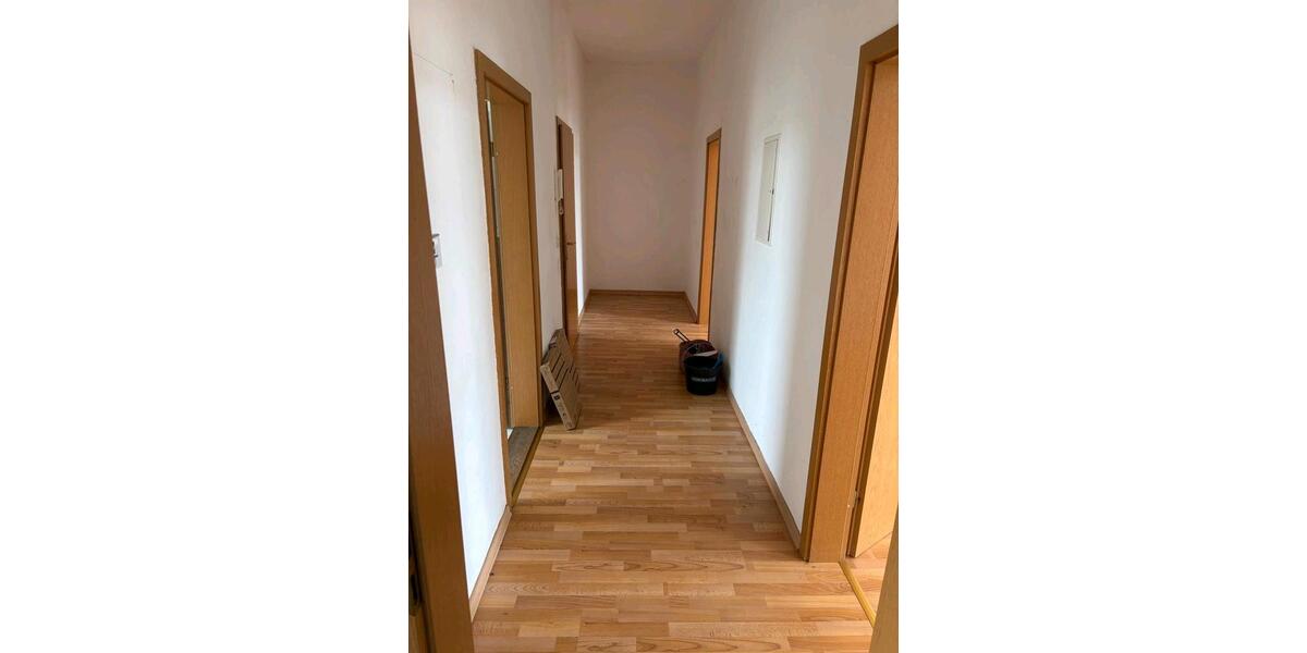 Etagenwohnung Werdau - 4 Zimmer, 92 m&sup2;, 500&euro; | Angebot:26529823