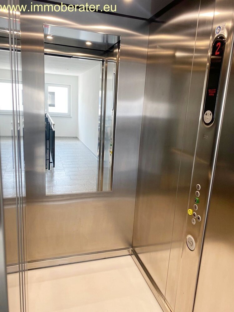Penthouse-Whg 3-Zimmer - WFL 89 m² offene K Ess-WohnZimmer im 2. Obergeschoss - Aufzug 1 x Tiefgarage-plus 1 x Stellplatz u. v. Extras!