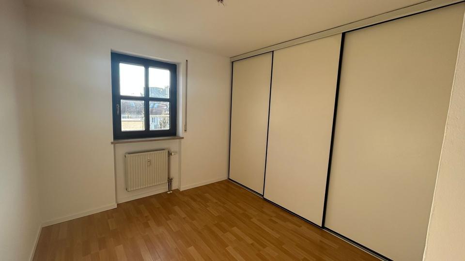 Dachgeschoßwohnung München Berg am Laim - 3 Zimmer, 77 m&sup2;, 1.400&euro; | Angebot:25056723