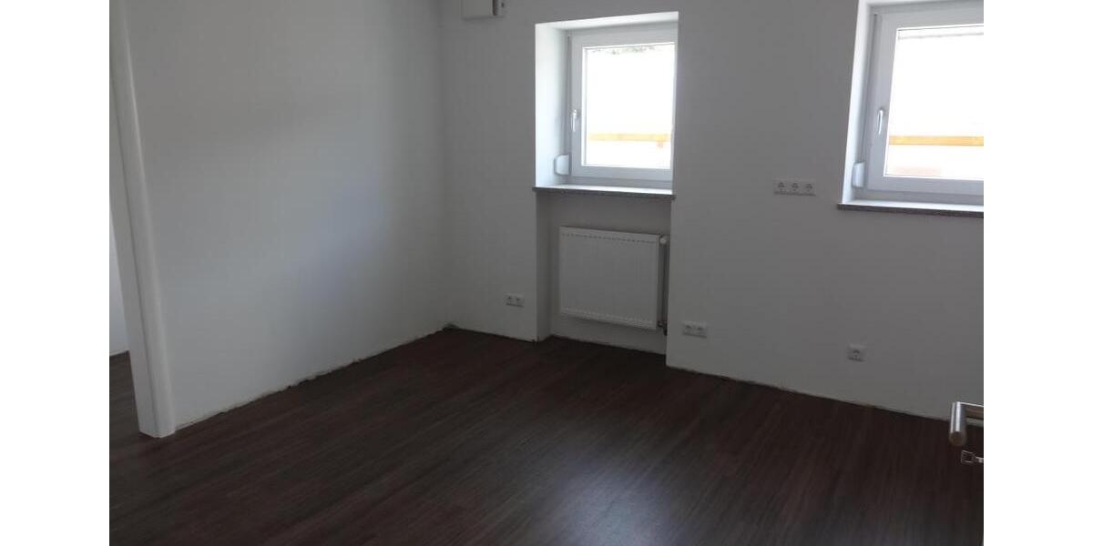 Etagenwohnung Lappersdorf - 3.5 Zimmer, 154 m&sup2;, 1.300&euro; | Angebot:26586934