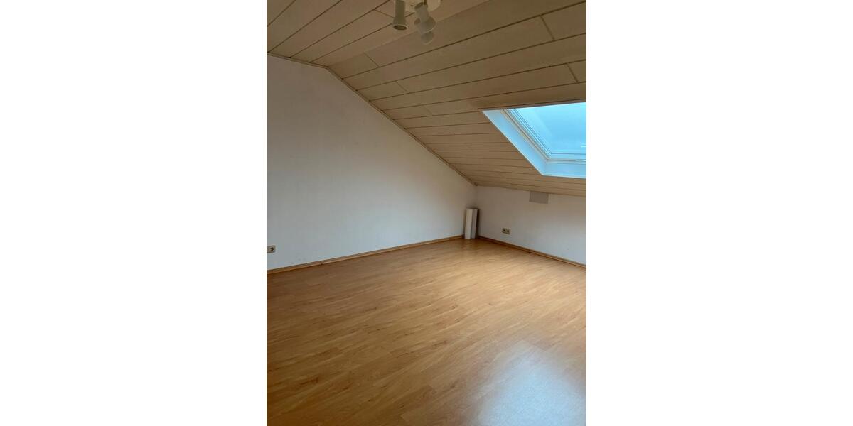Dachgeschoßwohnung Ranstadt - 3 Zimmer, 100 m&sup2;, 800&euro; | Angebot:26285055