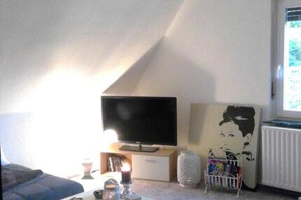 Wohnung. (2 Zimmer , Küche, Bad) teilweise möbliert 2 zimmer