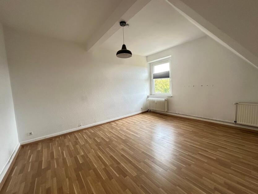 Großzügige Altbauwohnung mit 3Zimmern in bester Lage zimmer