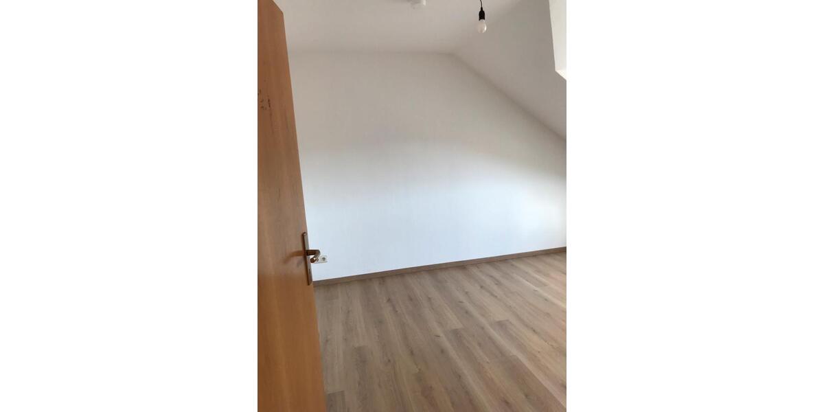 Etagenwohnung Zella-Mehlis Mehlis - 3 Zimmer, 75 m&sup2;, 475&euro; | Angebot:24804670