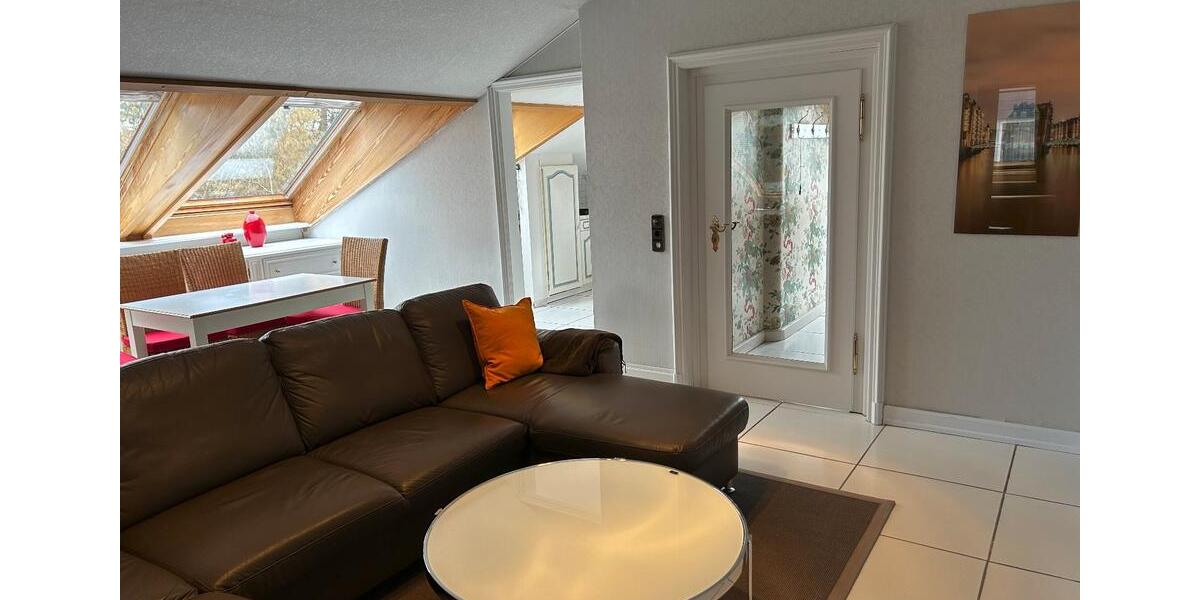 Dachgeschoßwohnung Hamburg Wandsbek - 2 Zimmer, 85 m&sup2;, 1.150&euro; | Angebot:26044317