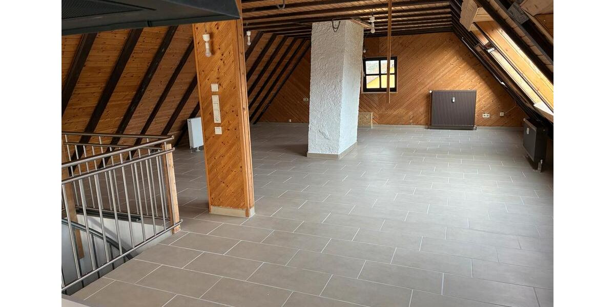 Dachgeschoßwohnung Berschweiler bei Baumholder - 1 Zimmer, 120 m&sup2;, 1.200&euro; | Angebot:24753409