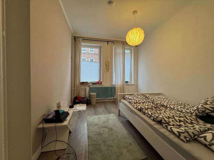 Wohnung zum Mieten in Kiel 400 € 23.26 m²