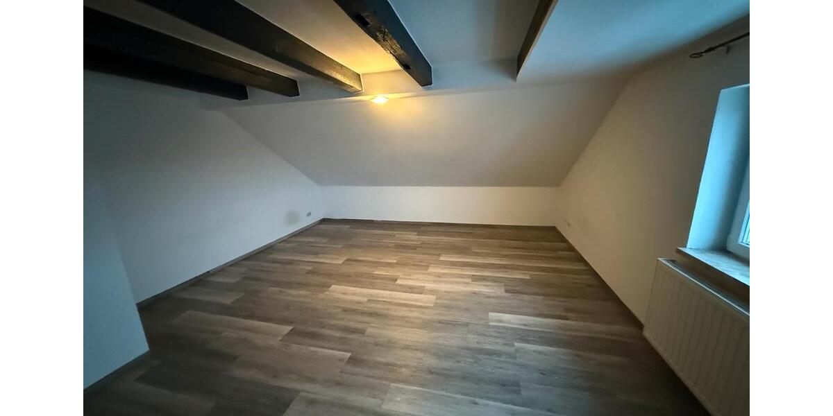 Dachgeschoßwohnung Teutschenthal - 2 Zimmer, 42 m&sup2;, 220&euro; | Angebot:24806209