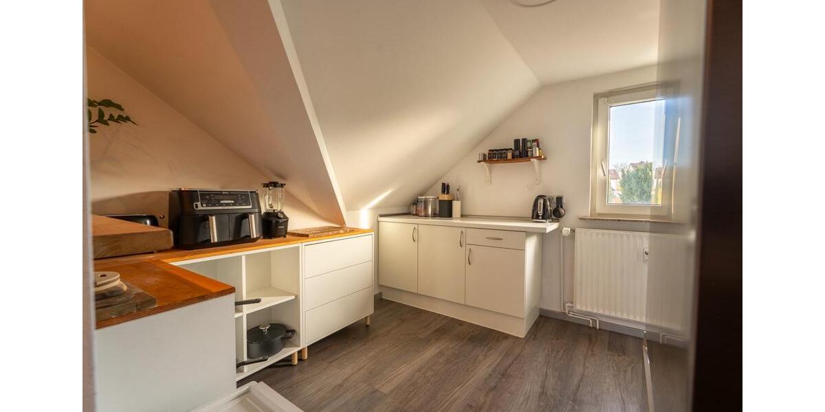 Dachgeschoßwohnung Wiesbaden Mainz-Amöneburg - 2.5 Zimmer, 104 m&sup2;, 1.200&euro; | Angebot:26547082