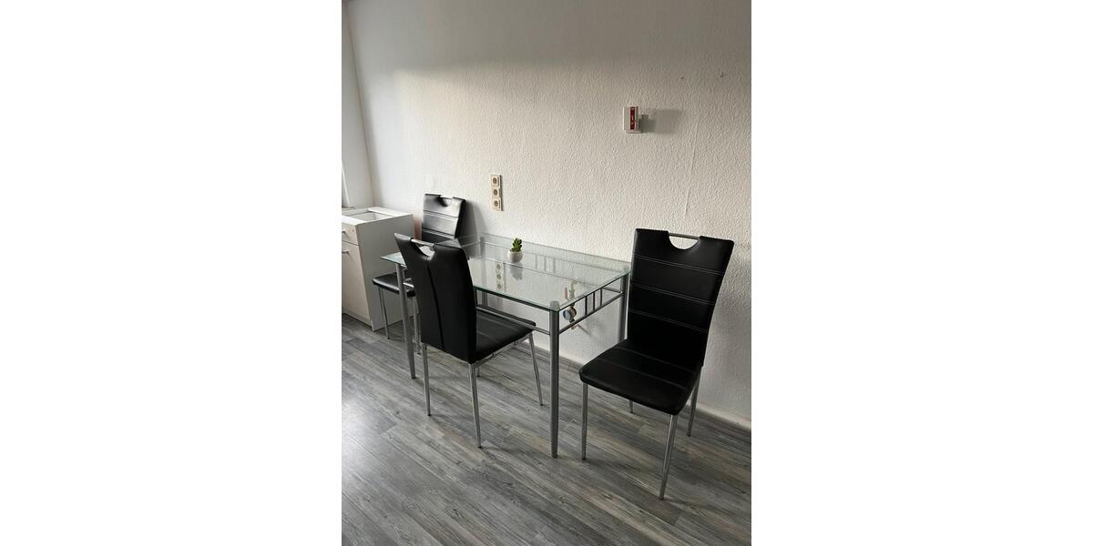 Hochparterre Arzberg - 2 Zimmer, 80 m&sup2;, 22&euro; | Angebot:26638649